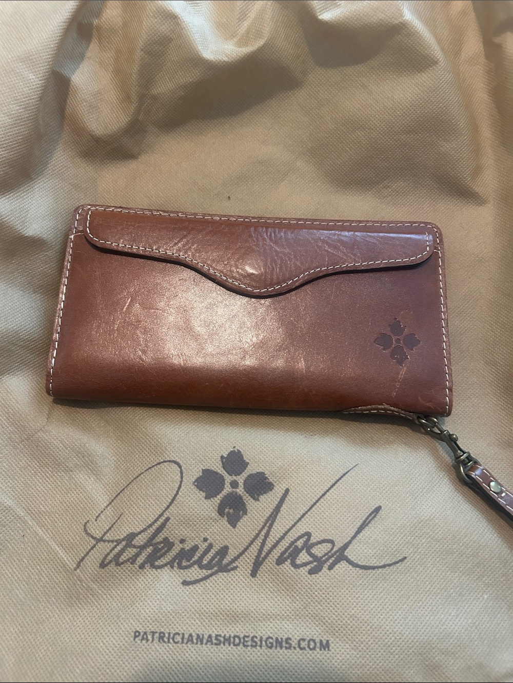 Patricia Nash Chestnut Brown Leather Zip Card Holder with Floral Accent